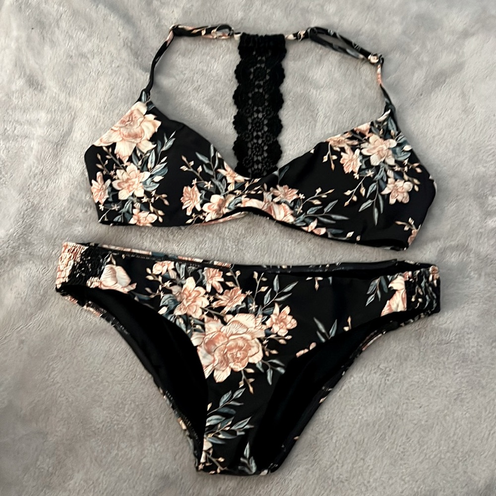 Billabong 2 piece swimsuit